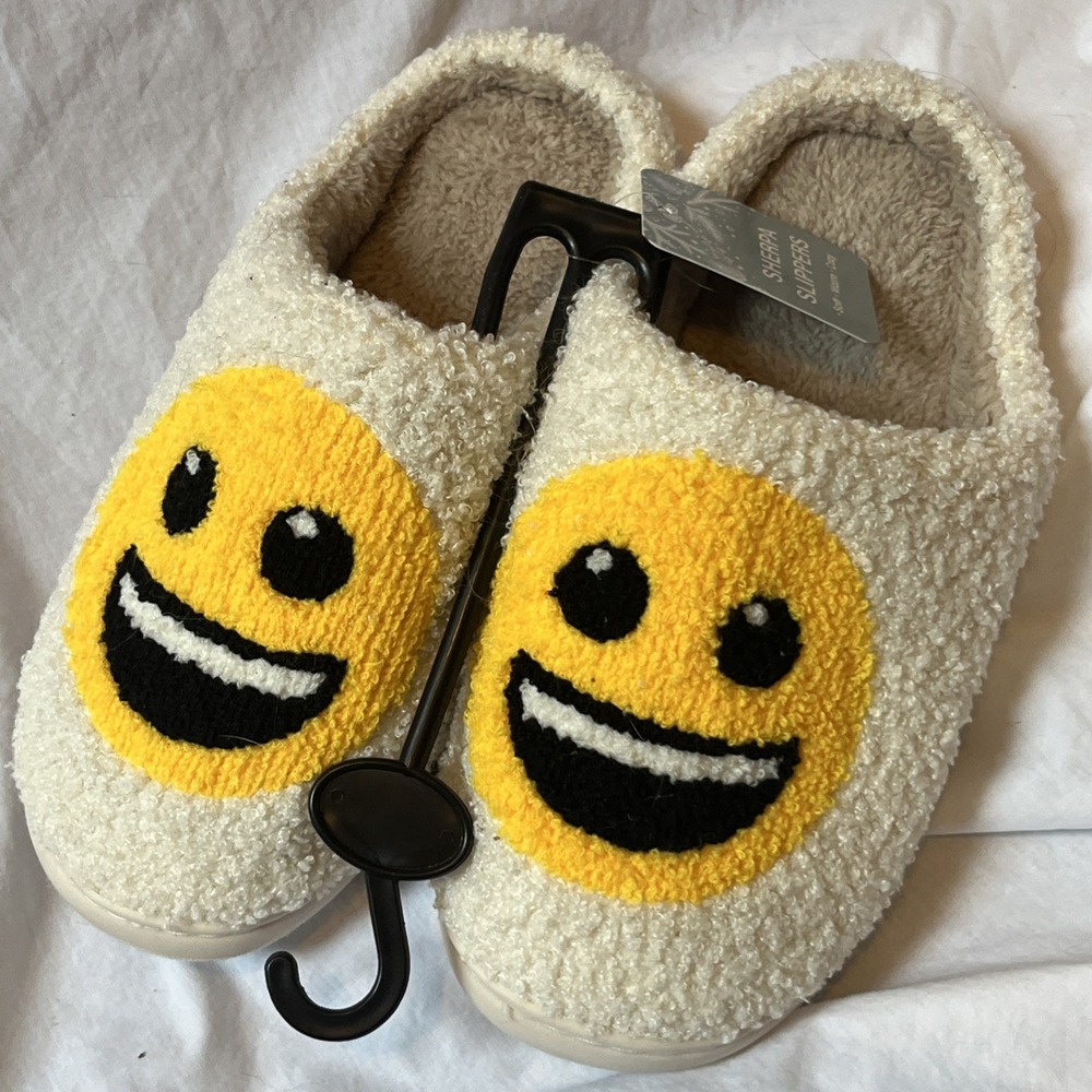 Smiley Face Women's Sherpa Ivory White Fluffy Warm No-Slip Slippers 9-10 Large